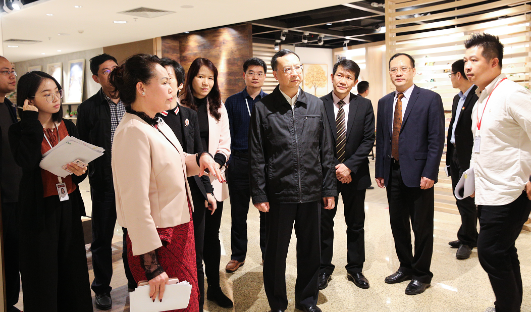 Secretariat Wang Huanqing of District Government and other leaders visited Wanling Square for research and guidance.